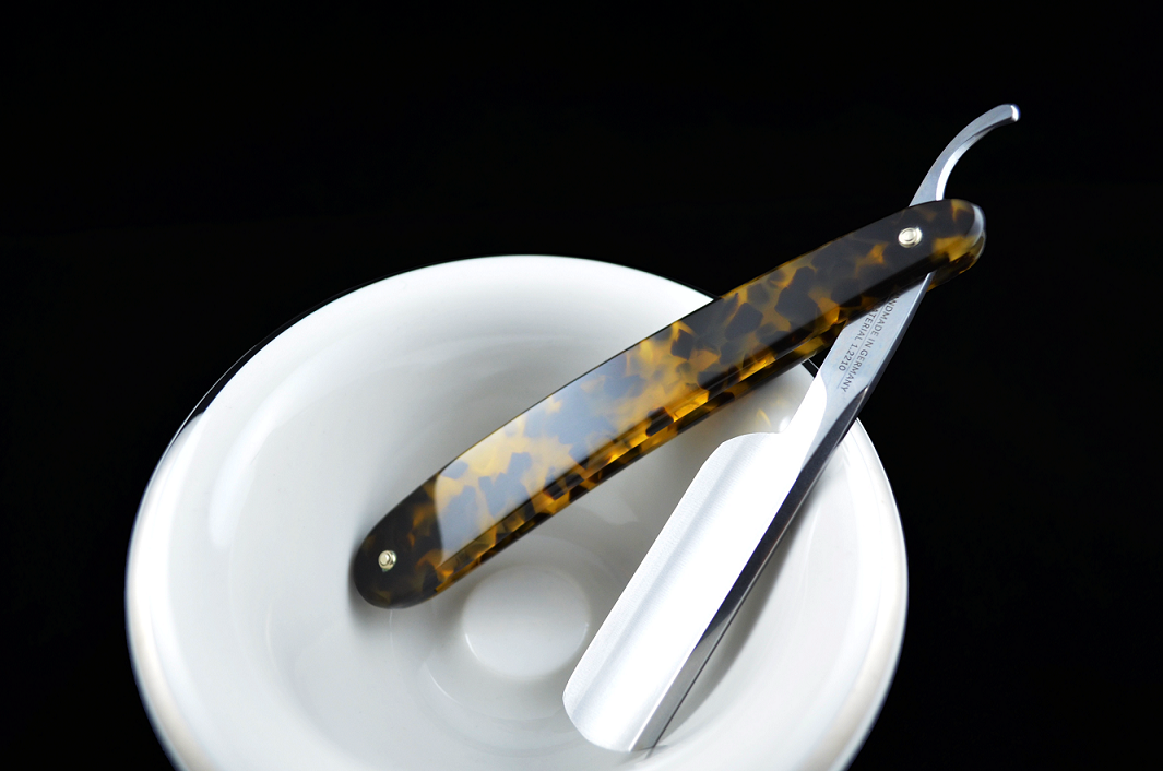 Dovo Barbarossa 5/8 Short Blade Tortoiseshell Straight Razor, Round Point