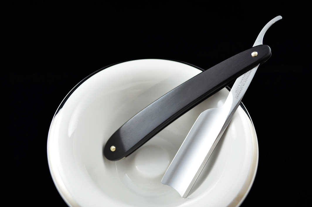 Dovo Barbarossa 5/8 Short Blade Ebony Straight Razor - Spanish Point