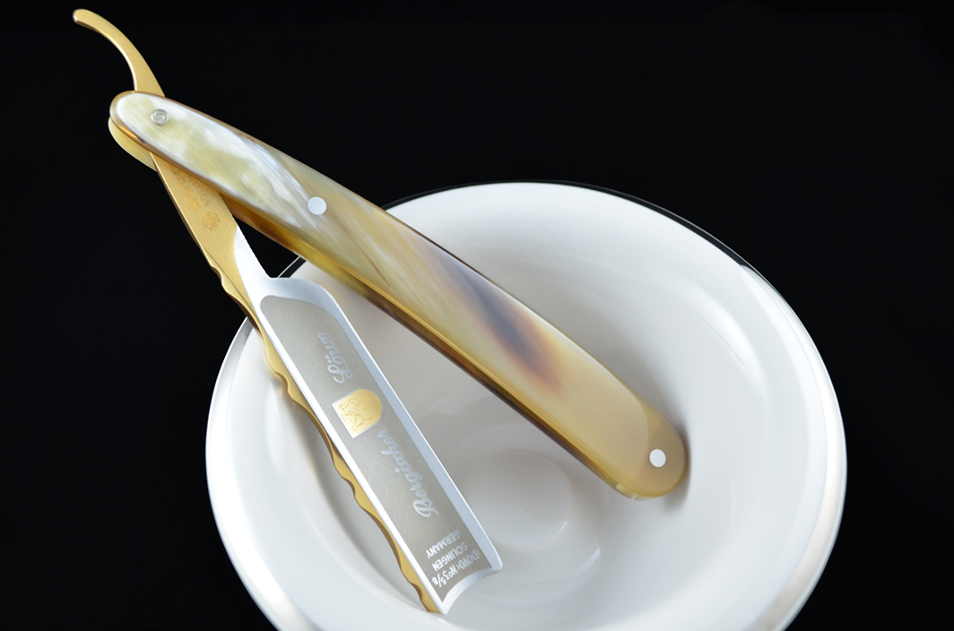Dovo Bergischer Lowe 5/8 Straight Razor with Cowhorn Handles