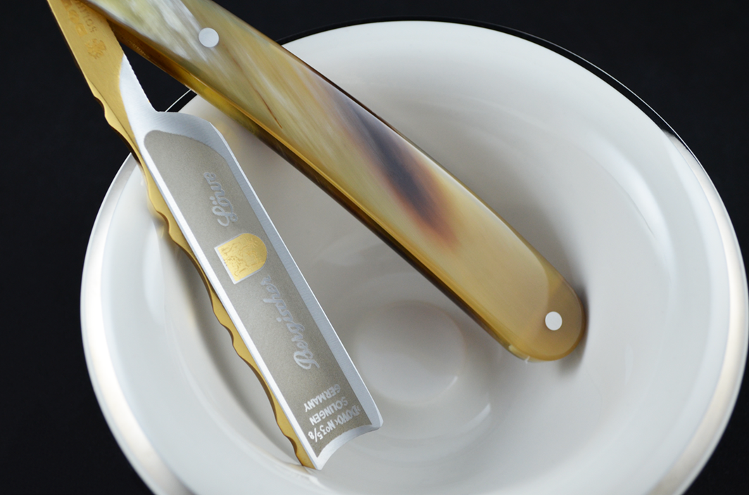 Dovo Bergischer Lowe 5/8 Straight Razor with Cowhorn Handles