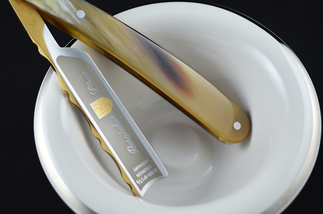 Dovo Bergischer Lowe 5/8 Straight Razor with Cowhorn Handles