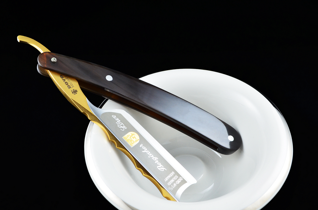 Dovo Bergischer Löwe 6/8 Straight Razor with Cowhorn Handles