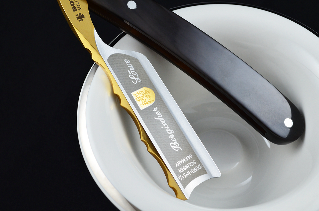 Dovo Bergischer Löwe 6/8 Straight Razor with Cowhorn Handles