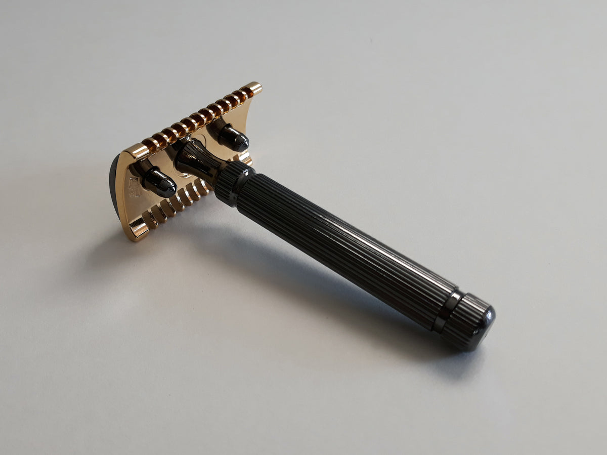 Fatip Piccolo Special Edition Safety Razor, Open and Closed Comb