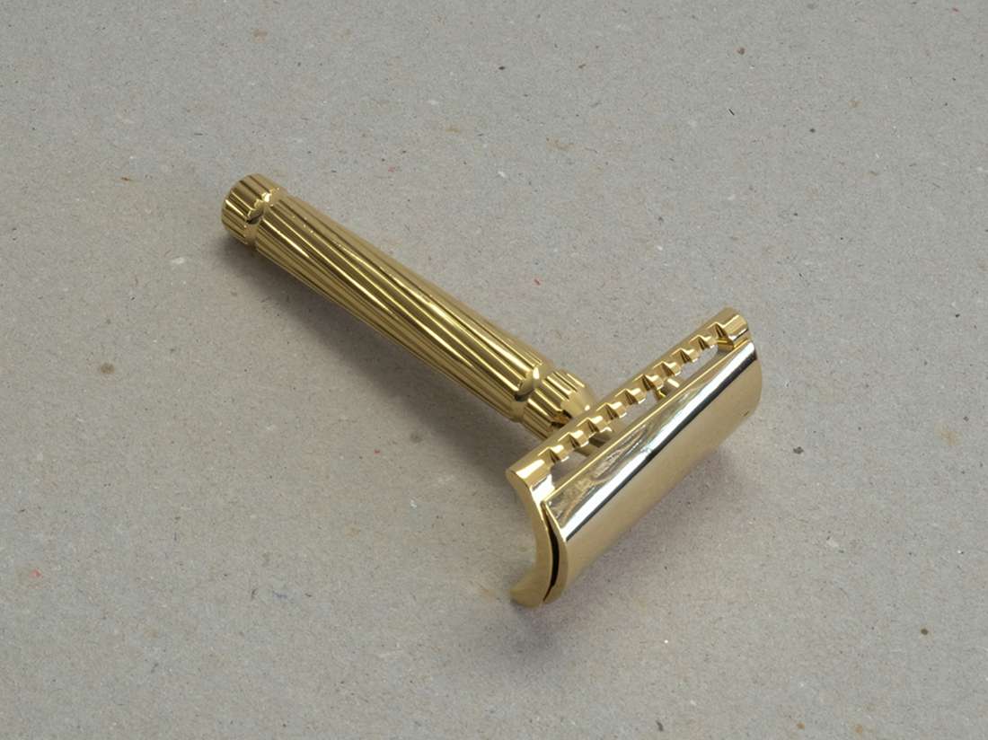 Fatip il Piccolo Storto Gentile Gold Slant Safety Razor, Closed Comb