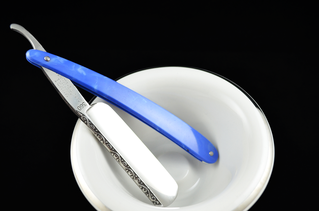 NOS Garantie Solingen Kukri 360 6/8 Straight Razor