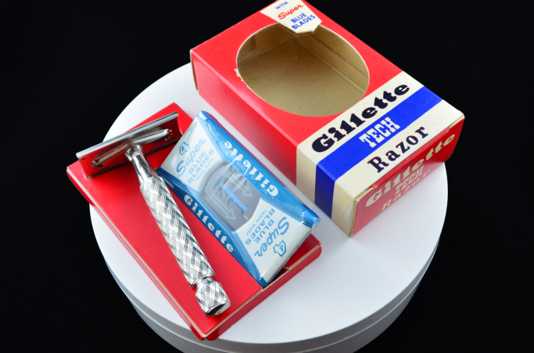 NOS Gillette Tech Safety Razor w/ Super Blue Blades