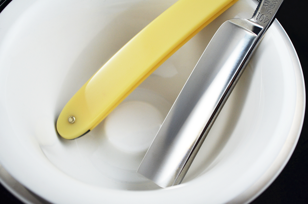 NOS J. A. Henckels 5/8 Twin Works 401 Platinum Straight Razor