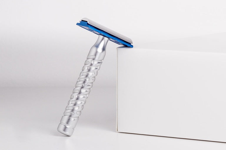 The Goodfella&#39;s Smile Styletto Blue Aluminum Double Edge Safety Razor