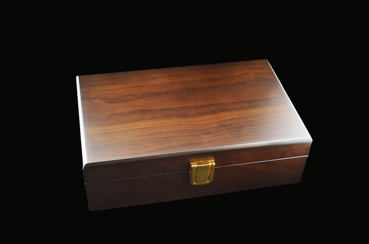 Clasp Humidor-Walnut