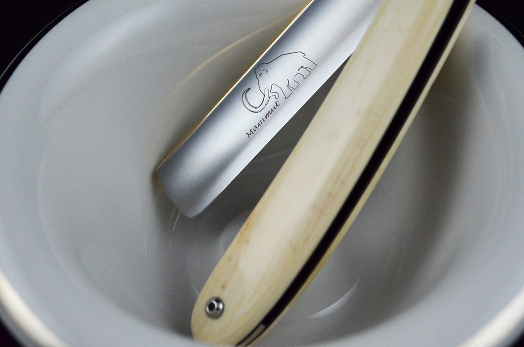 NOS Dovo Genuine Mammoth Tusk Ivory 5/8 Straight Razor