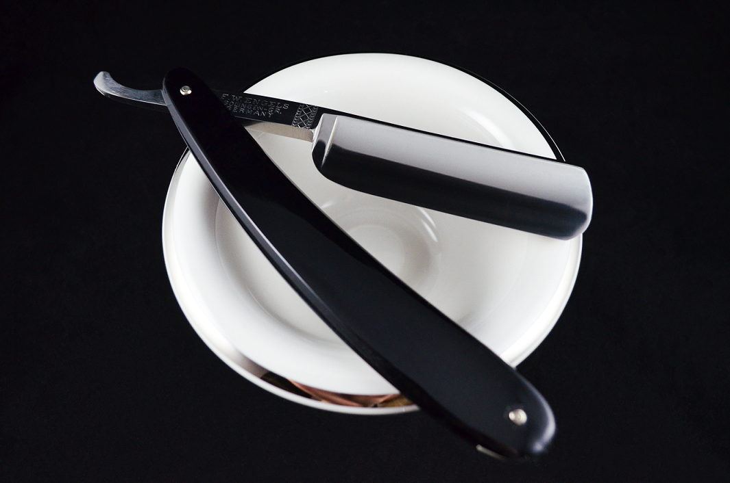 NOS Fried Wilh Engels 8/8 R.H. Straight Razor