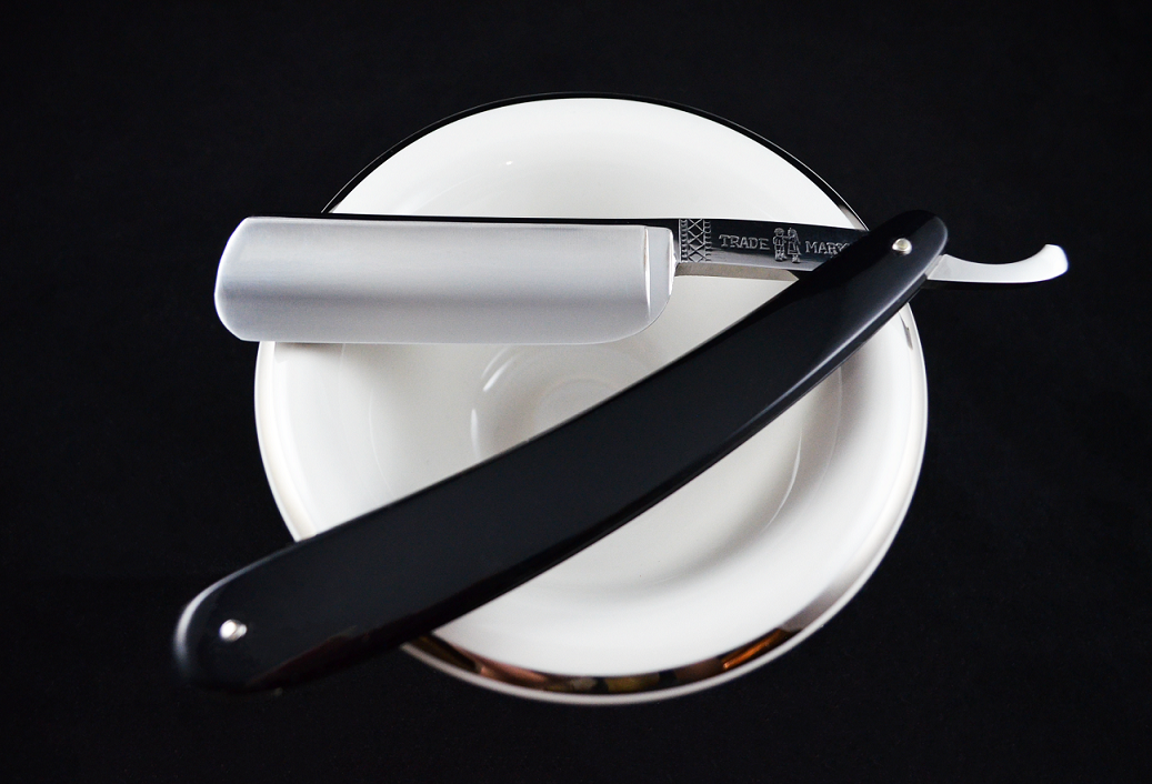 NOS Fried Wilh Engels 8/8 R.H. Straight Razor