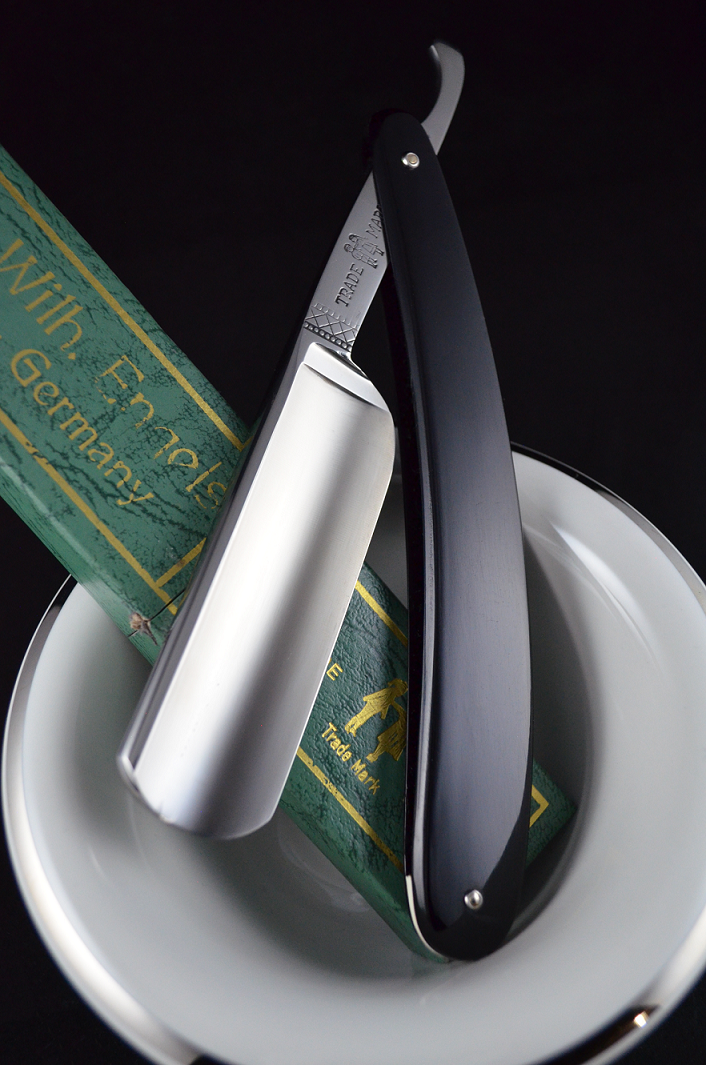 NOS Fried Wilh Engels 8/8 R.H. Straight Razor