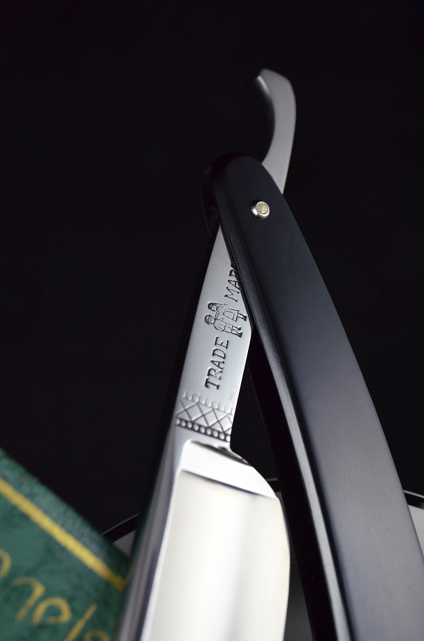 NOS Fried Wilh Engels 8/8 R.H. Straight Razor