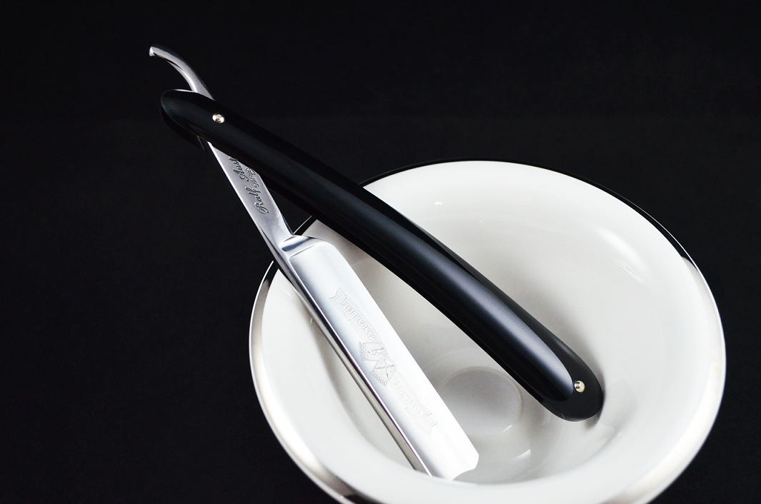 Ralf Aust 5/8 Spanish Point Straight Razor
