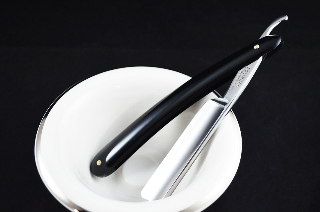 Ralf Aust 5/8 Spanish Point Straight Razor