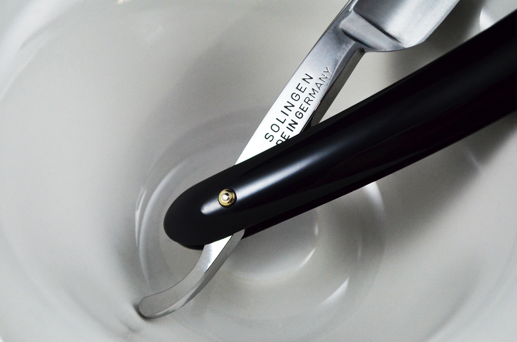 Ralf Aust 5/8 Spanish Point Straight Razor