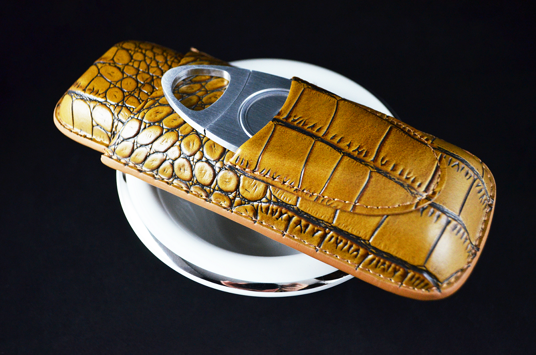 Sikarlan Alligator Cigar Case with Cutter