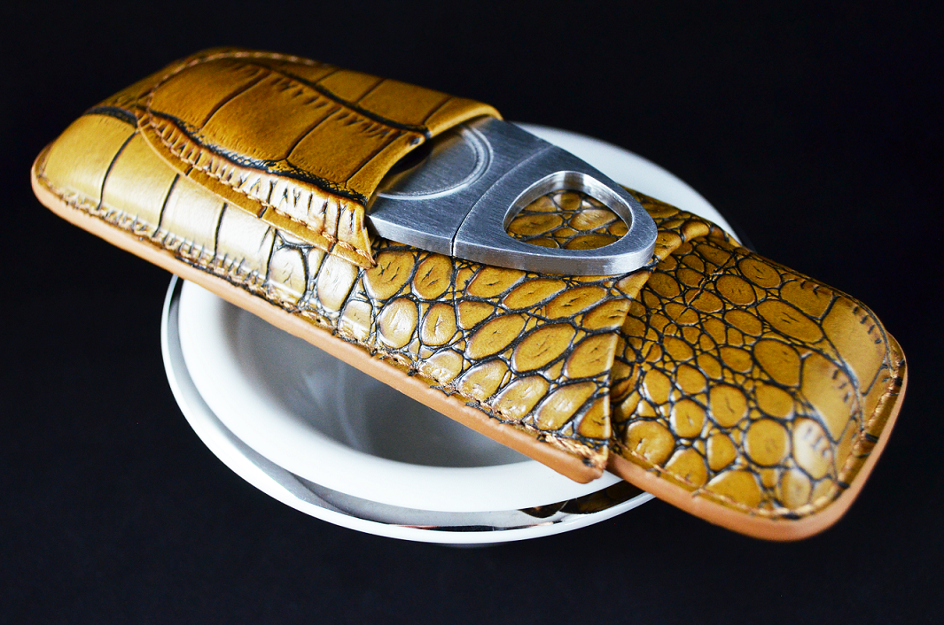 Sikarlan Alligator Cigar Case with Cutter
