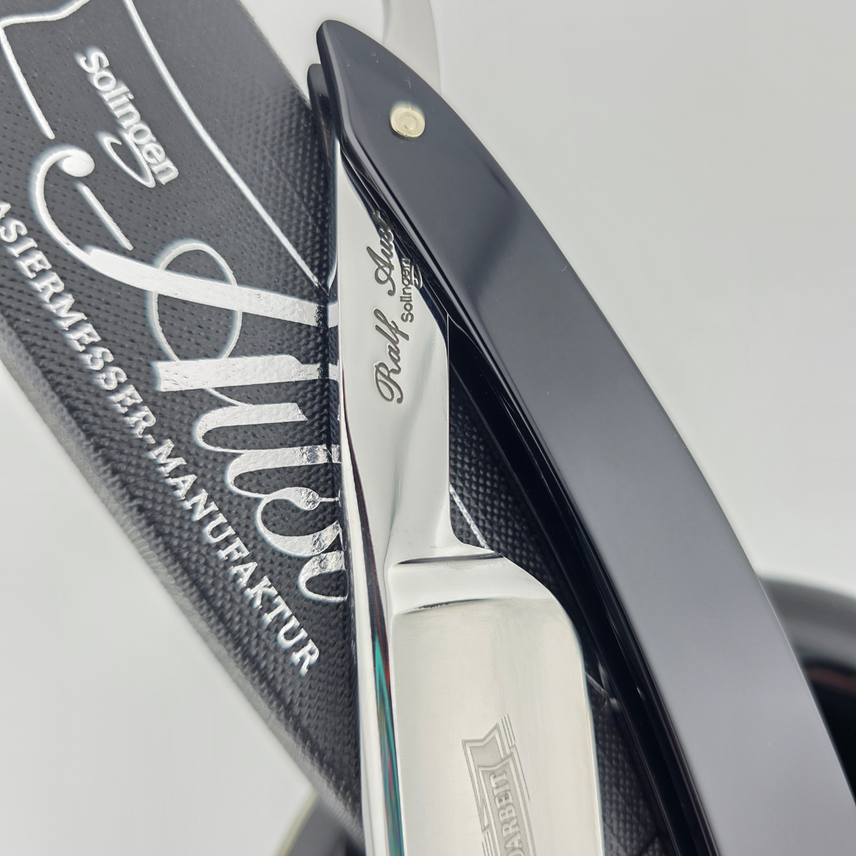 Ralf Aust 7/8 Black Acrylic Round Point Wenge Handle