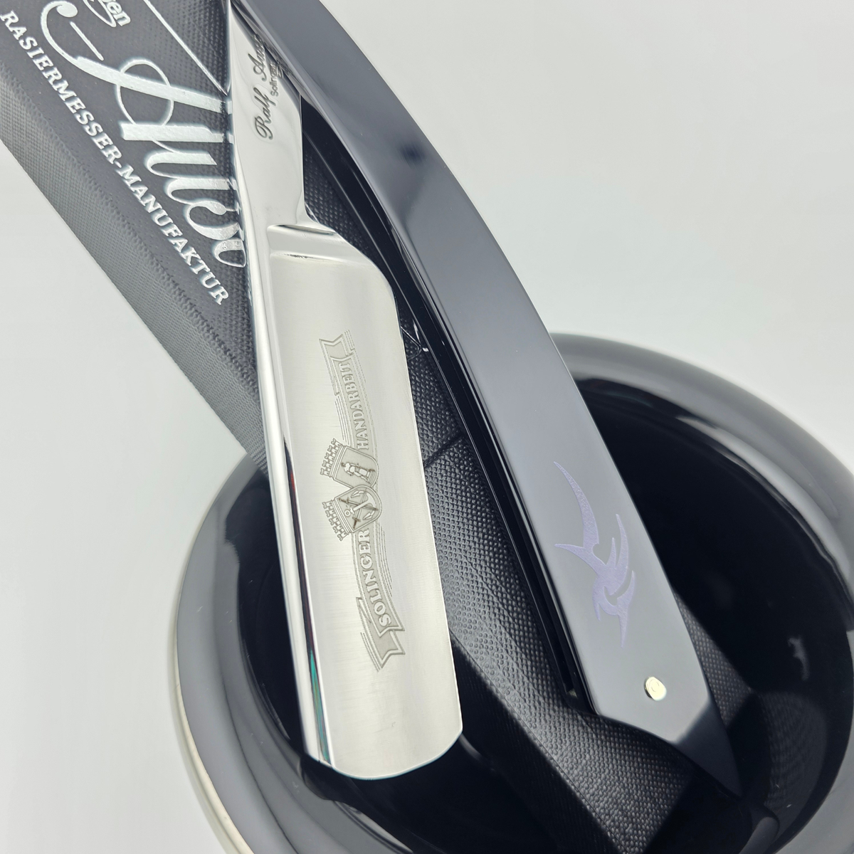 Ralf Aust 7/8 Black Acrylic Round Point Wenge Handle