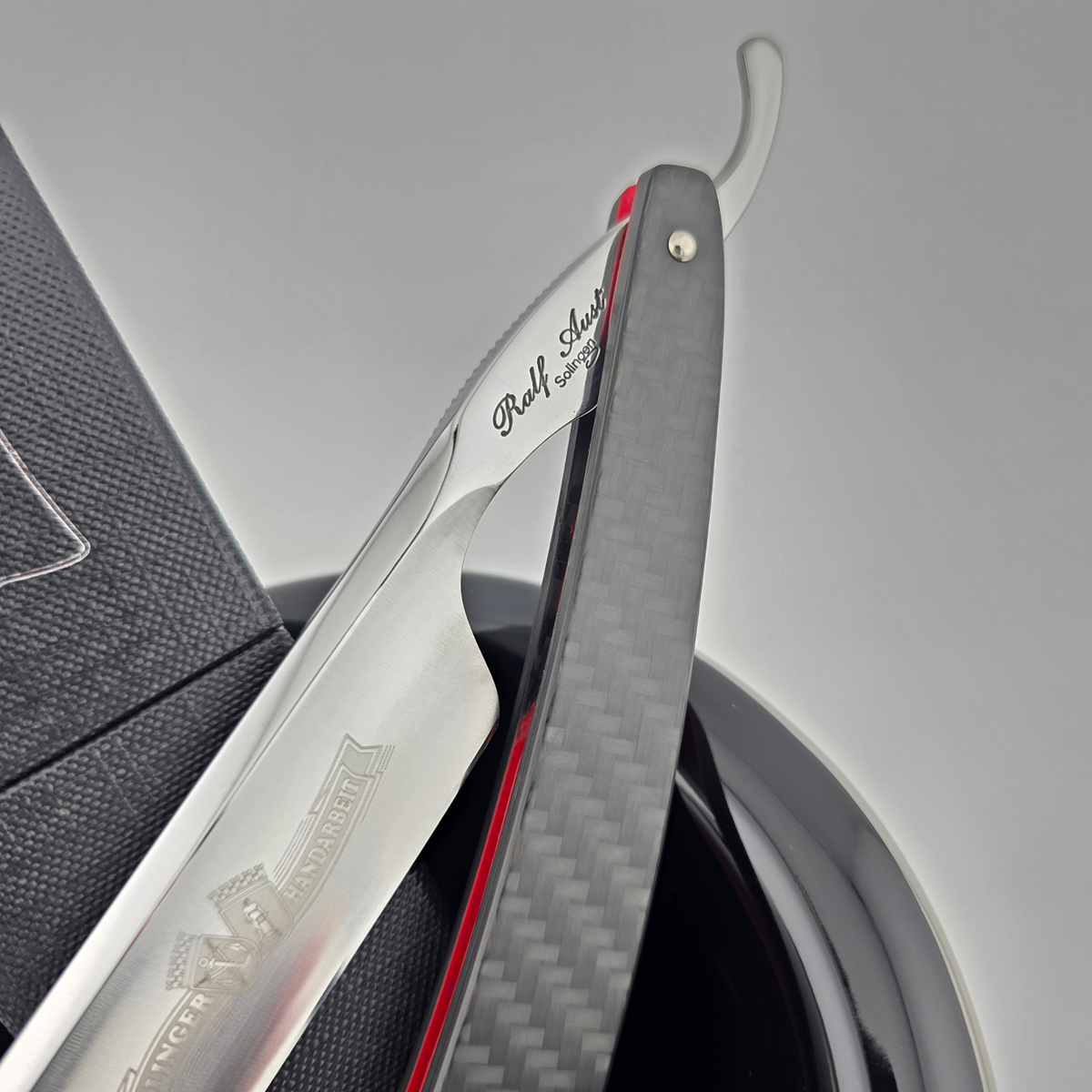 Ralf Aust 6/8 Carbon Fibre Spanish Point Straight Razor