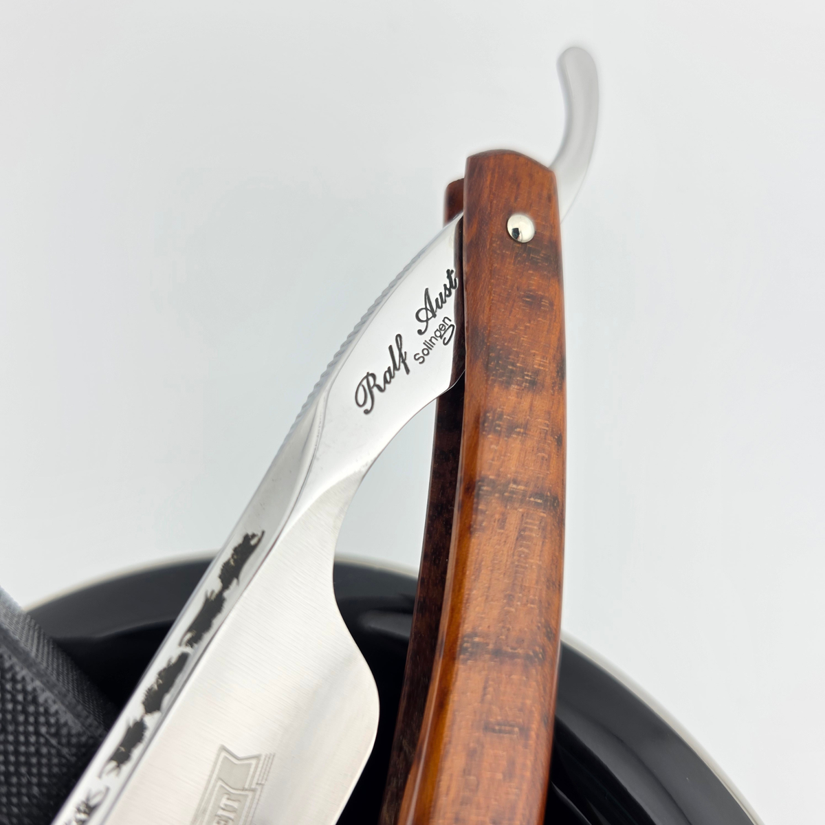 Ralf Aust 6/8 Snakewood Round Point Straight Razor