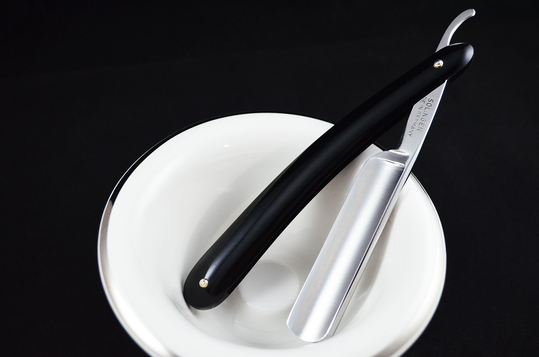 Ralf Aust 5/8 Round Point Straight Razor - The Classic Edge Shaving Store